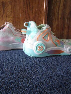 Walking Tennis Shoes Size 40